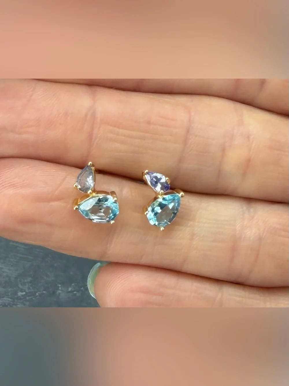 Stunning Natural Sky Blue Topaz and Tanzanite Stud Earrings 14K Yellow Gold